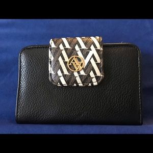 Adrienne Vittadini  wallet